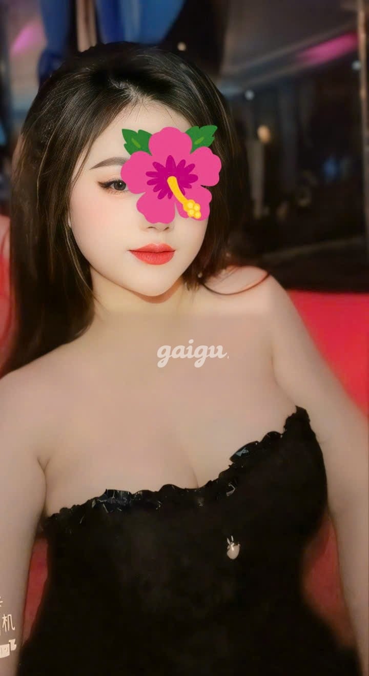 *HÀNG MỚI*QUỲNH CHUPY VÚ DO – DA TRẮNG XIN XẮN – TÌNH CẢM CHIỀU KHÁCH HẾT LÒNG