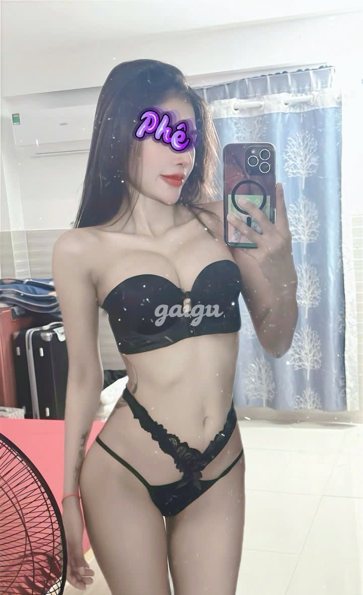 ✨Ngọc Anh✨ Mang Nét Đẹp Lai Tây, Mình Dây Cây Cảnh