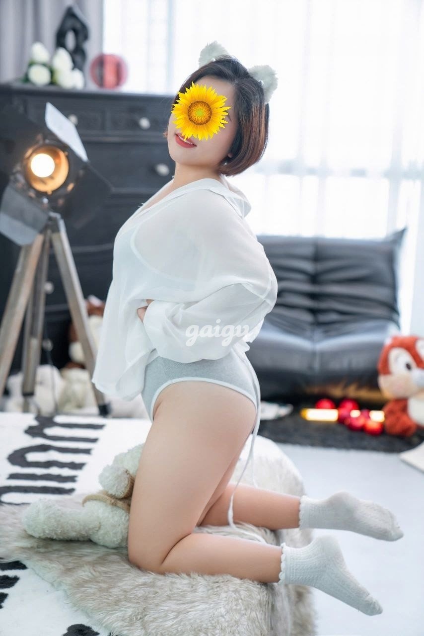 BẢO NGỌC EM GÁI MÚP NGỌT NƯỚC LẦN ĐẦU ĐI LÀM